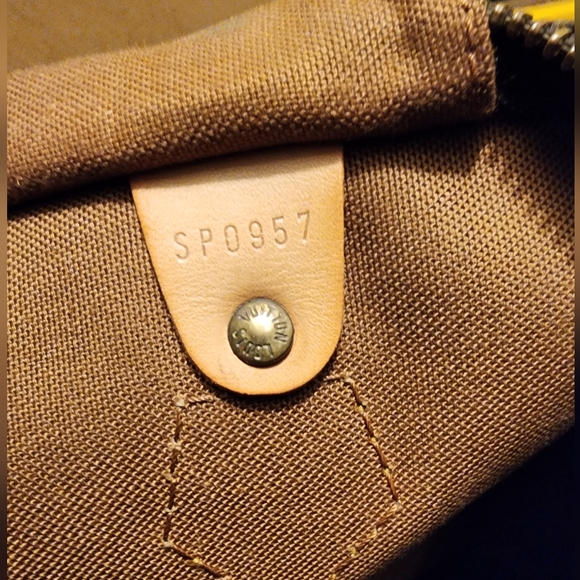 Louis Vuitton Monogrammed Speedy 40 - Picture 7 of 7